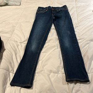 Girls denim Levi’s. Slightly worn.